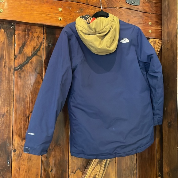 North face winter jacket - Picture 6 of 8